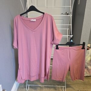2 Pack. Womesn Mauve And Bone/ Stone Oversized Tshirt And Biker Shorts Set